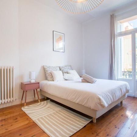 Spacious 2-Bedroom In The Centre Of Menton Exterior foto