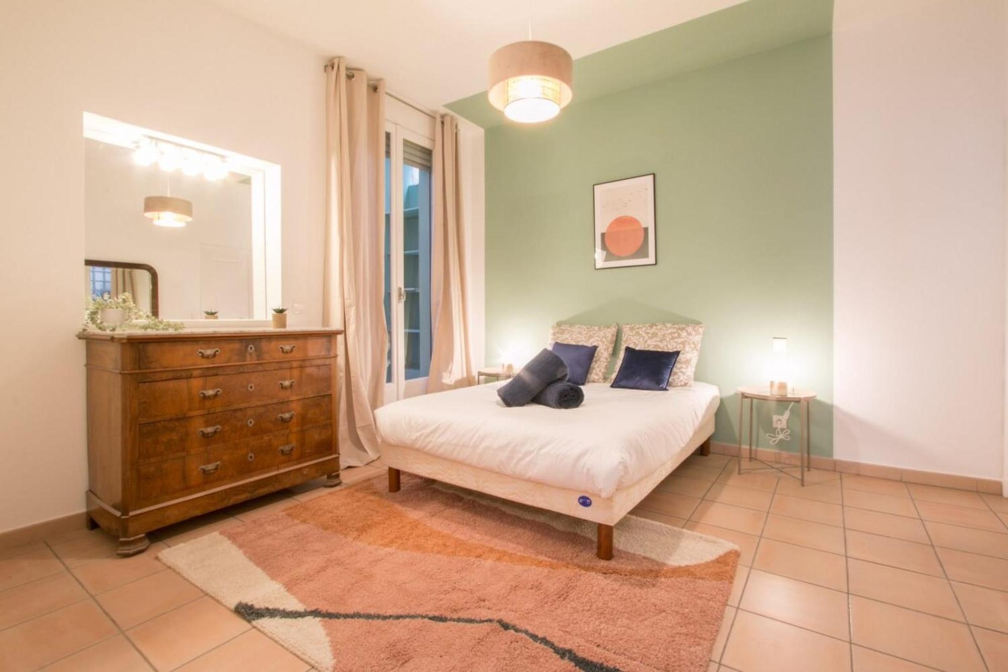 Spacious 2-Bedroom In The Centre Of Menton Exterior foto